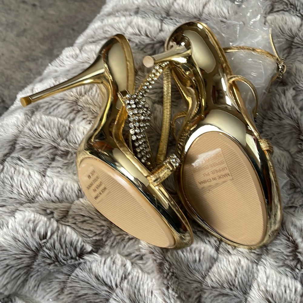 Shoes - Picture 4 of 6